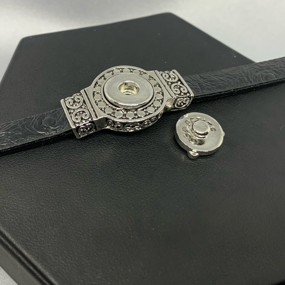 💗Laugh Emoji - Ginger Snaps & Co. Snap Button Bracelet - Picture 4 of 8